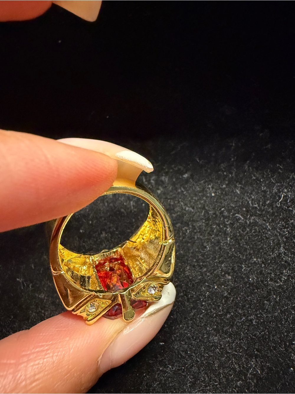 Vintage Goldtone Fashion Statement Ring Red Center Stone - SZ 7/7.5 - Picture 9 of 10